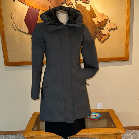 Aritzia Babaton Viewpoint Parka sz xs excellent condition worn twice - Picture 6 of 12